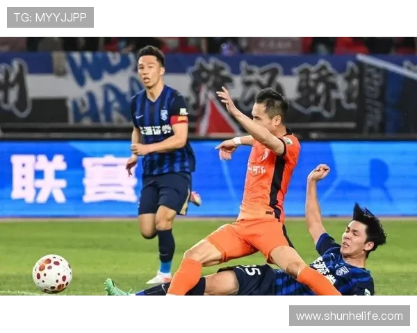 海港后卫贺惯确诊右踝前踝撞击症，预计两周后恢复合练并复出